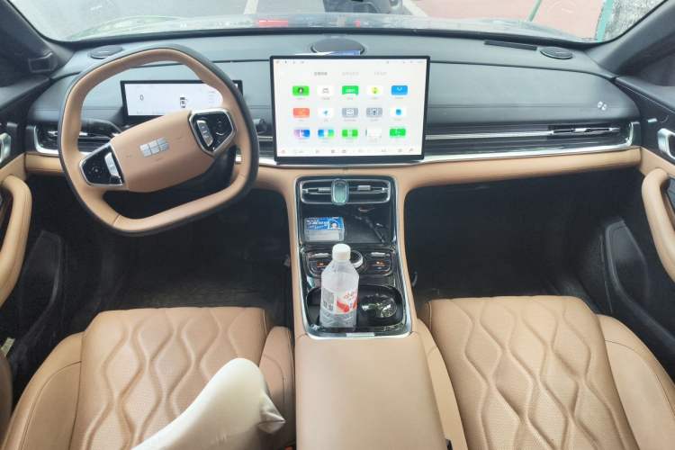 Used Geely Galaxy A7 2025 Model EM-i 70km Exploration Edition Center Console