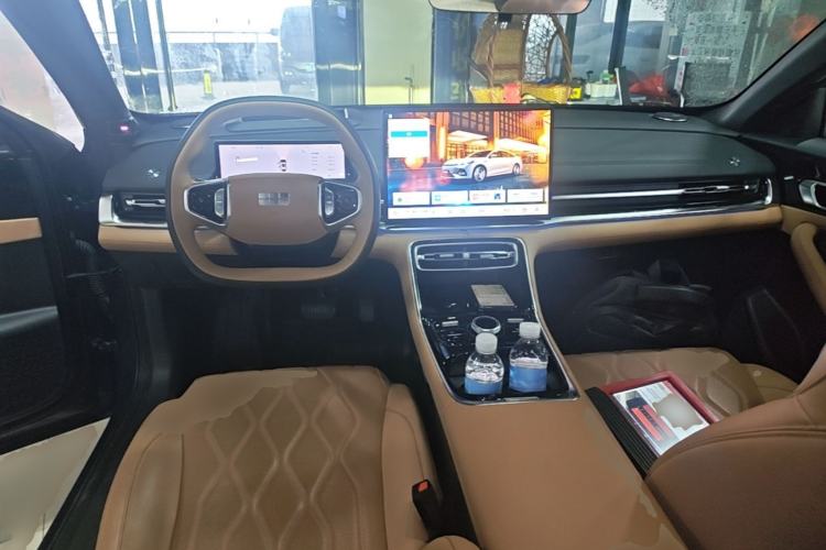 Used Geely Galaxy A7 2025 Model EM-i 150km Starship Edition Center Console
