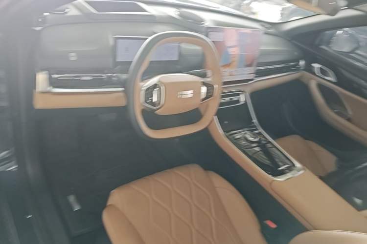 Used Geely Galaxy A7 2025 Model EM-i 150km Starship Edition Center Console