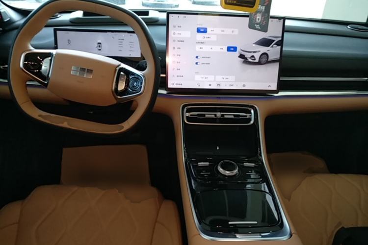 Used Geely Galaxy A7 2025 Model EM-i 150km Starship Edition Center Console