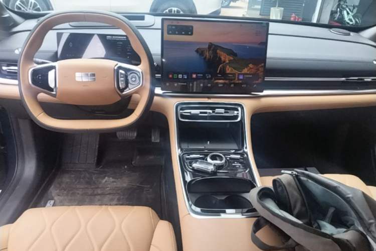 Used Geely Galaxy A7 2025 Model EM-i 150km Starship Edition Center Console