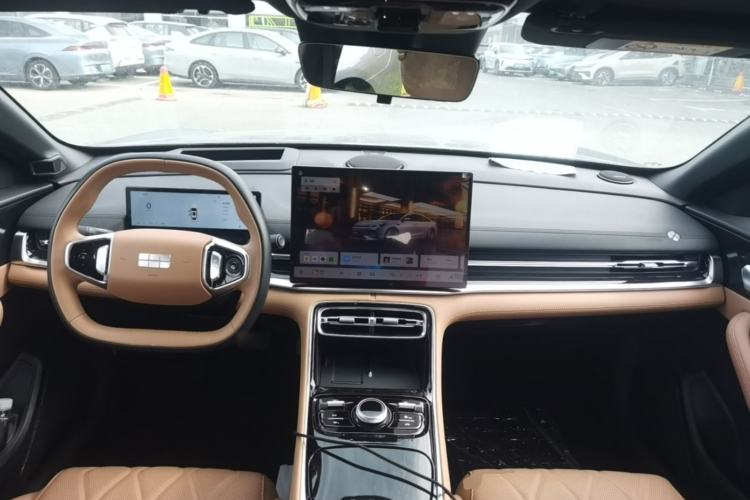 Used Geely Galaxy A7 2025 Model EM-i 150km Starship Edition Center Console