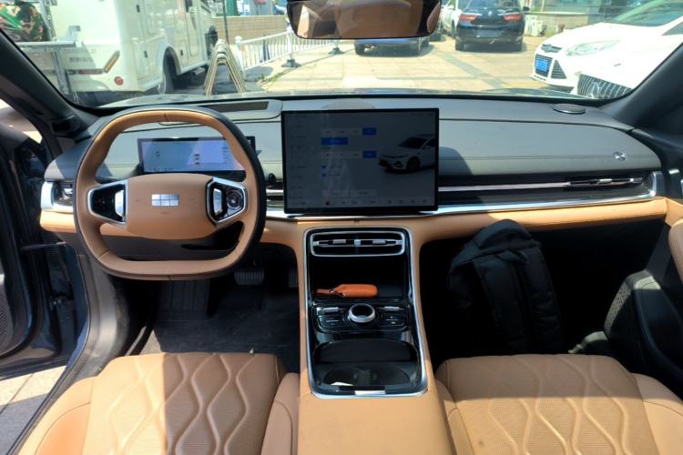 Used Geely Galaxy A7 2025 Model EM-i 150km Starship Edition Center Console