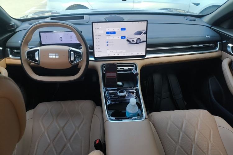Used Geely Galaxy A7 2025 Model EM-i 150km Starship Edition Center Console