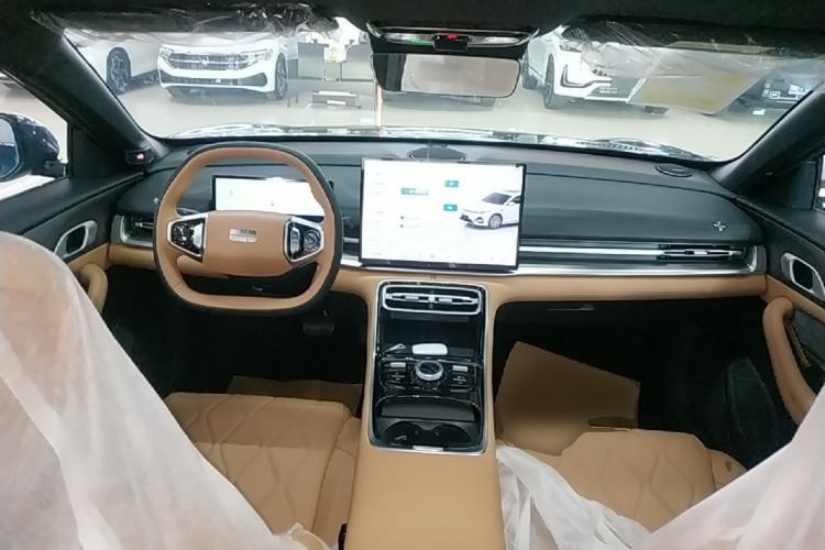 Used Geely Galaxy A7 2025 Model EM-i 150km Long-Distance Edition Center Console