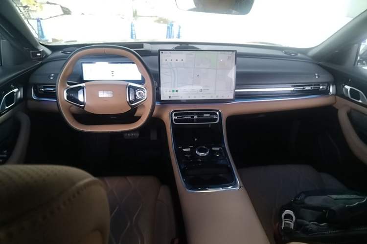 Used Geely Galaxy A7 2025 Model EM-i 150km Starship Edition Center Console