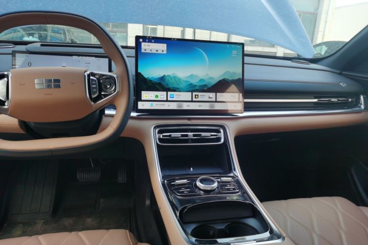 Used Geely Galaxy A7 2025 Model EM-i 150km Starship Edition Center Console