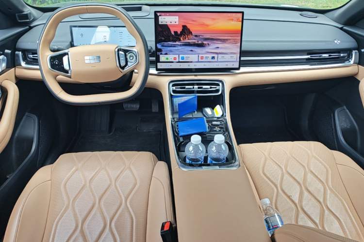Used Geely Galaxy A7 2025 Model EM-i 150km Starship Edition Center Console