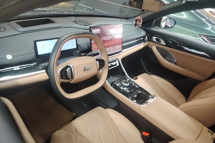 Used Geely Galaxy A7 2025 Model EM-i 150km Starship Edition Center Console