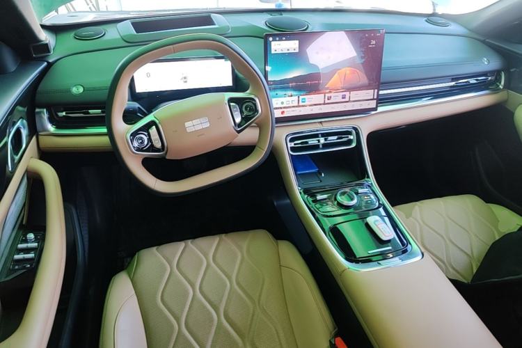 Used Geely Galaxy A7 2025 Model EM-i 150km Starship Edition Center Console