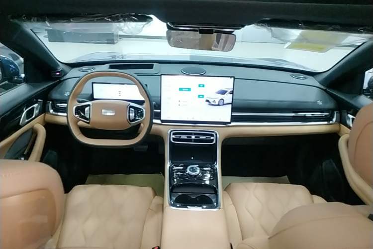 Used Geely Galaxy A7 2025 Model EM-i 150km Exploration+ Edition Center Console