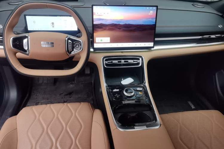 Used Geely Galaxy A7 2025 Model EM-i 150km Starship Edition Center Console