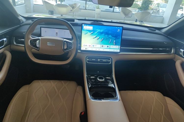 Used Geely Galaxy A7 2025 Model EM-i 150km Starship Edition Center Console