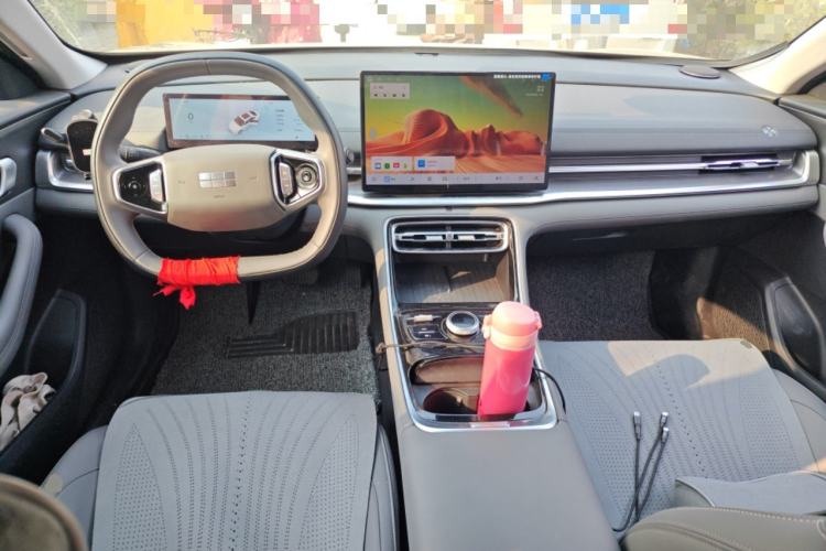 Used Geely Galaxy A7 2025 Model EM-i 70km Luxury Edition Center Console