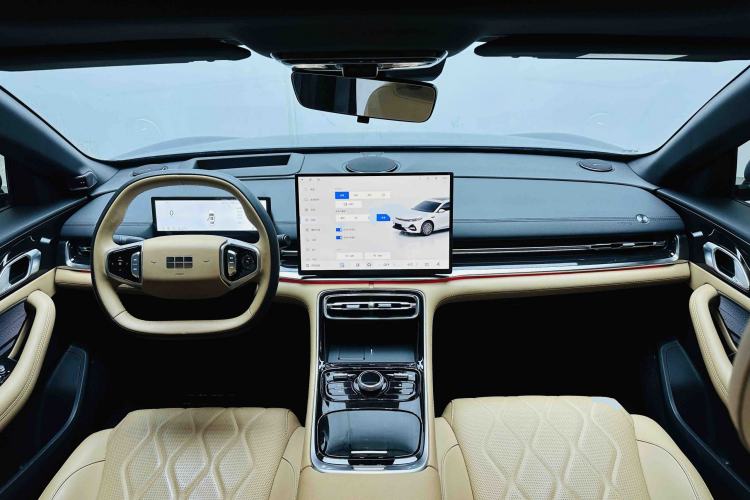 Used Geely Galaxy A7 2025 Model EM-i 150km Starship Edition Center Console
