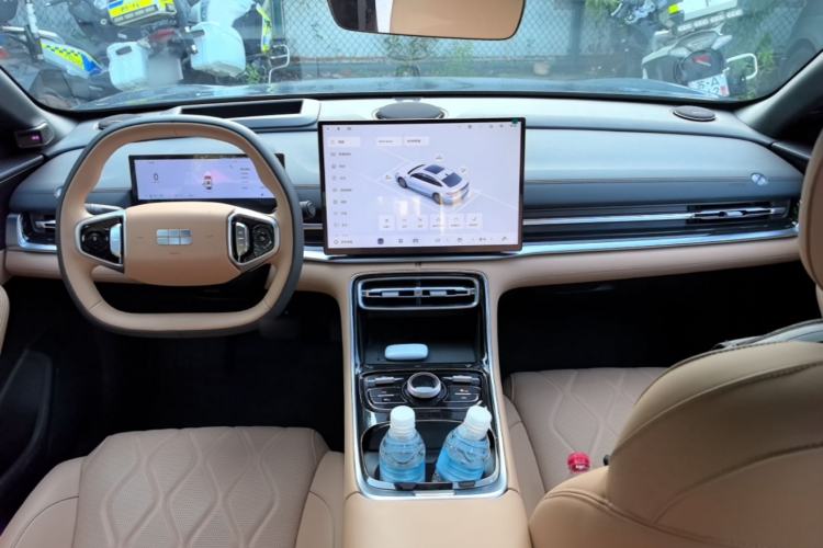Used Geely Galaxy A7 2025 Model EM-i 150km Starship Edition Center Console