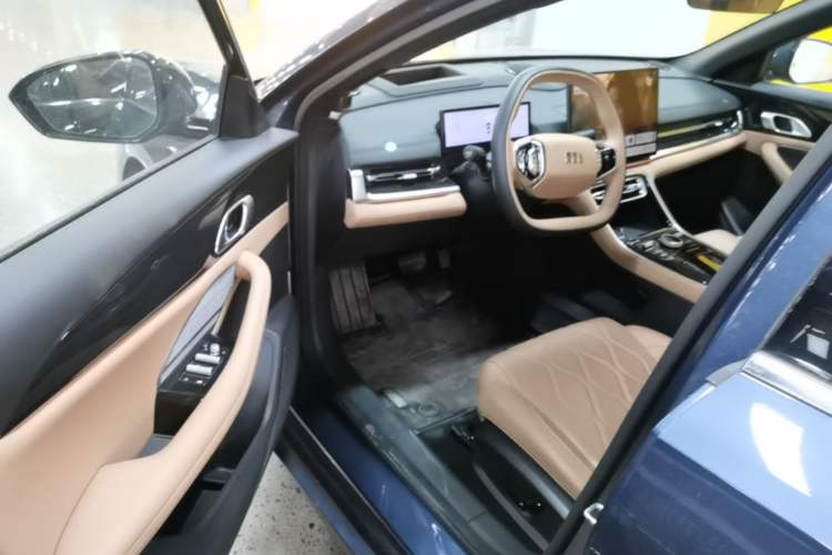 Used Geely Galaxy A7 2025 Model EM-i 150km Starship Edition Driver Seat