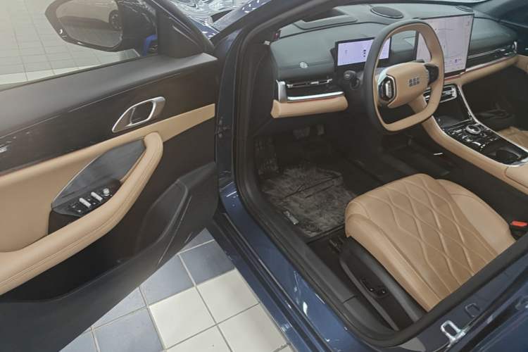 Used Geely Galaxy A7 2025 Model EM-i 150km Starship Edition Driver Seat