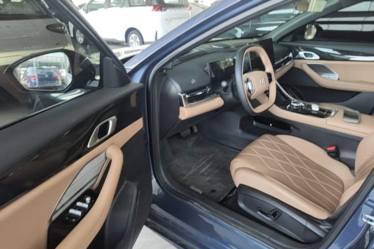 Used Geely Galaxy A7 2025 Model EM-i 150km Starship Edition Driver Seat