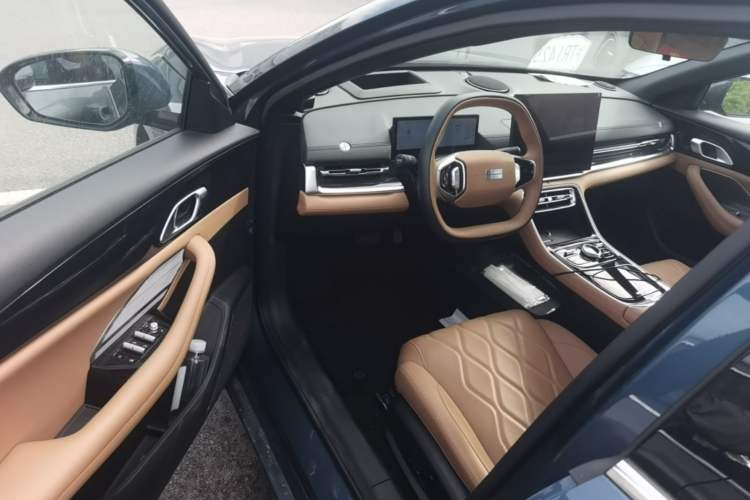 Used Geely Galaxy A7 2025 Model EM-i 150km Starship Edition Driver Seat