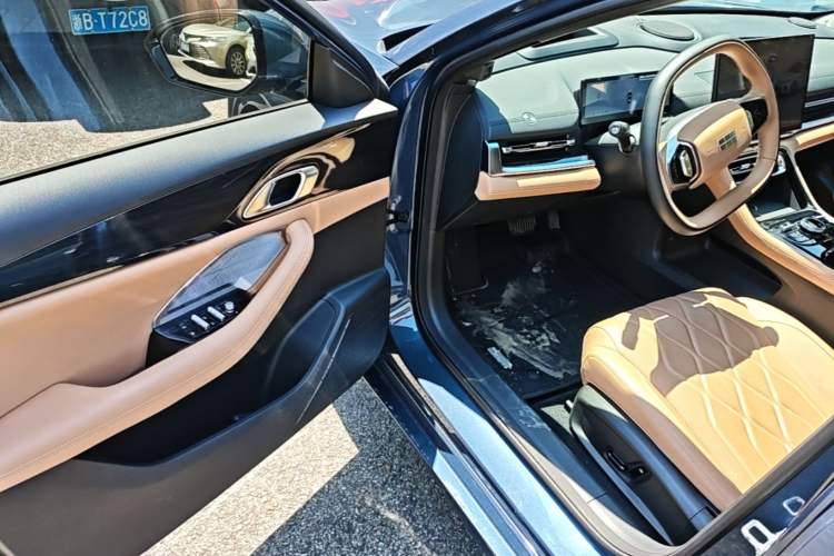 Used Geely Galaxy A7 2025 Model EM-i 150km Starship Edition Driver Seat