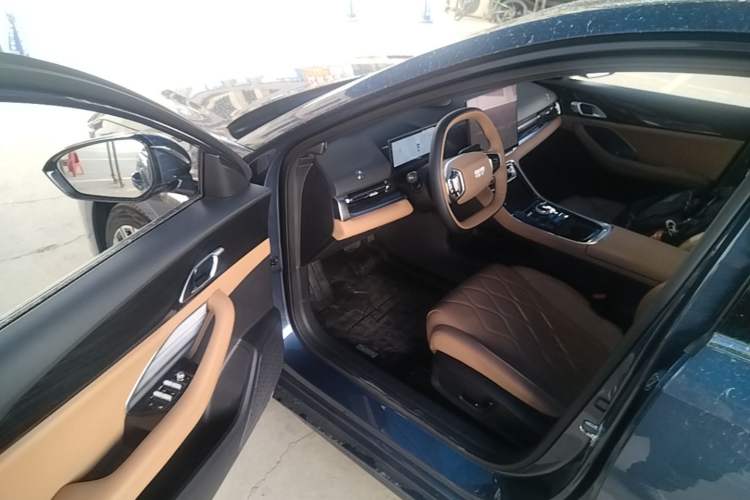 Used Geely Galaxy A7 2025 Model EM-i 150km Starship Edition Driver Seat