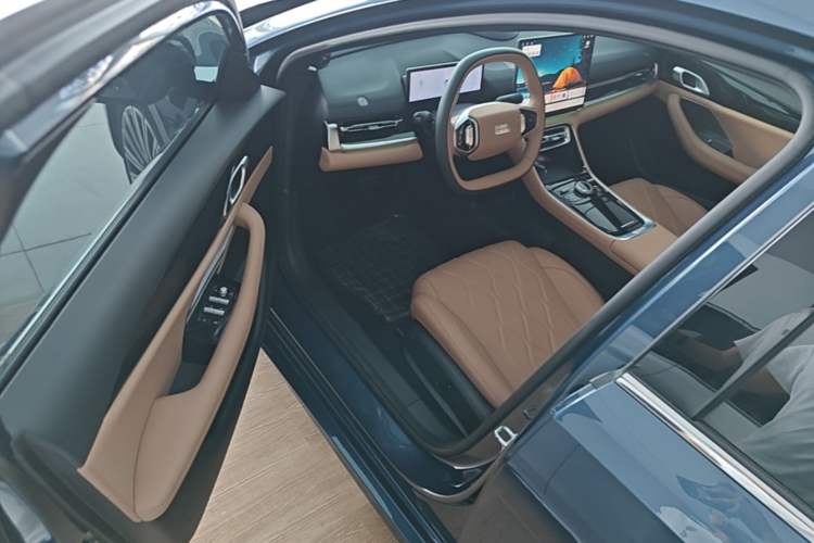 Used Geely Galaxy A7 2025 Model EM-i 150km Starship Edition Driver Seat