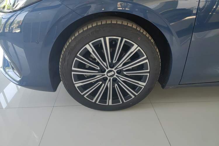 Used Geely Galaxy A7 2025 Model EM-i 150km Starship Edition Exterior 4