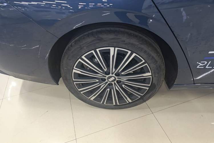 Used Geely Galaxy A7 2025 Model EM-i 150km Starship Edition Exterior 5