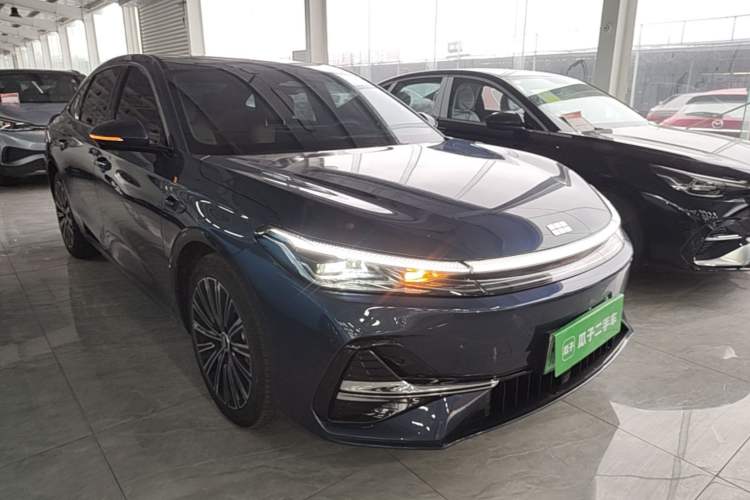 Used Geely Galaxy A7 2025 Model EM-i 150km Starship Edition Front Right 45 Deg