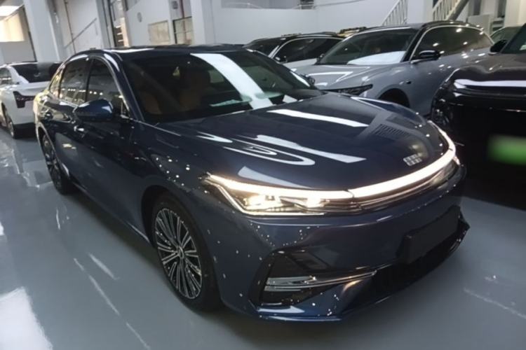 Used Geely Galaxy A7 2025 Model EM-i 150km Starship Edition Front Right 45 Deg