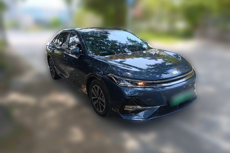 Used Geely Galaxy A7 2025 Model EM-i 70km Luxury Edition Front Right 45 Deg