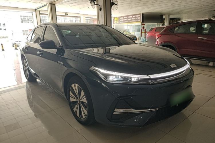 Used Geely Galaxy A7 2025 Model EM-i 150km Prestige Edition Front Right 45 Deg