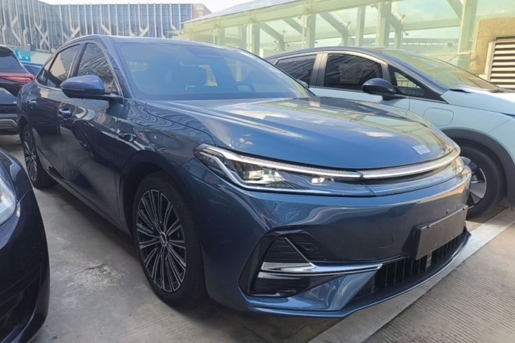 Used Geely Galaxy A7 2025 Model EM-i 150km Starship Edition Front Right 45 Deg