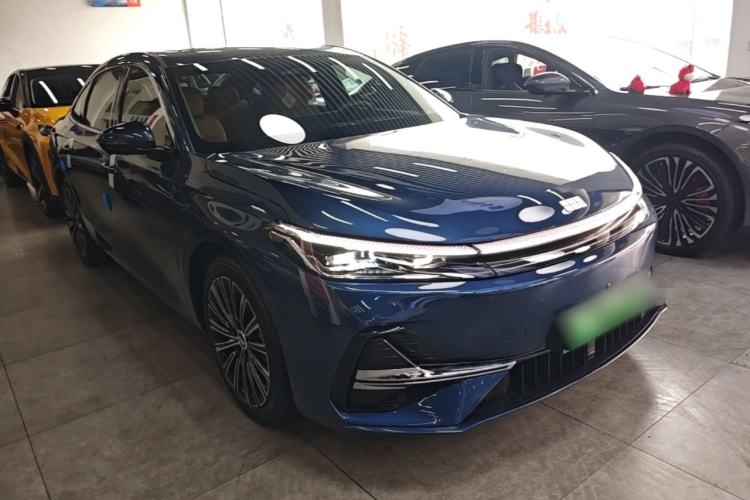 Used Geely Galaxy A7 2025 Model EM-i 150km Starship Edition Front Right 45 Deg