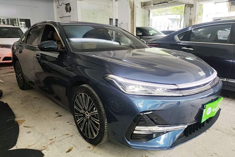 Used Geely Galaxy A7 2025 Model EM-i 150km Starship Edition Front Right 45 Deg