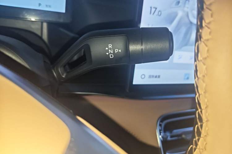 Used Geely Galaxy A7 2025 Model EM-i 150km Starship Edition Gear Lever