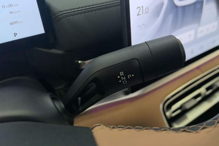Used Geely Galaxy A7 2025 Model EM-i 150km Starship Edition Gear Lever
