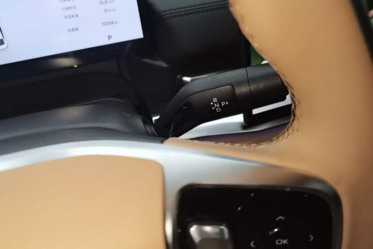 Used Geely Galaxy A7 2025 Model EM-i 150km Starship Edition Gear Lever