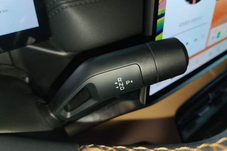 Used Geely Galaxy A7 2025 Model EM-i 150km Starship Edition Gear Lever