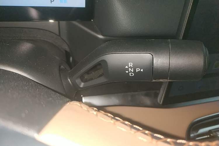 Used Geely Galaxy A7 2025 Model EM-i 150km Starship Edition Gear Lever