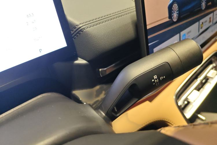 Used Geely Galaxy A7 2025 Model EM-i 150km Starship Edition Gear Lever