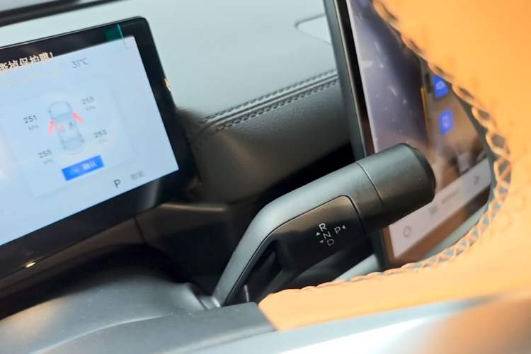 Used Geely Galaxy A7 2025 Model EM-i 150km Starship Edition Gear Lever