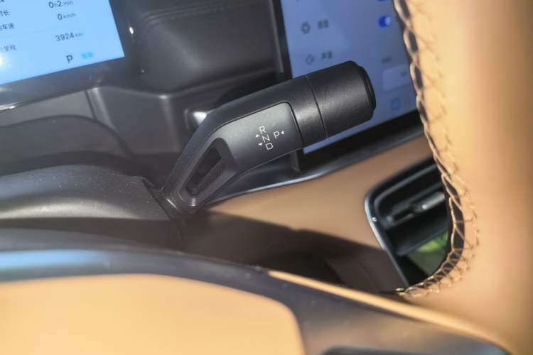 Used Geely Galaxy A7 2025 Model EM-i 150km Starship Edition Gear Lever