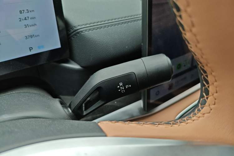 Used Geely Galaxy A7 2025 Model EM-i 150km Starship Edition Gear Lever