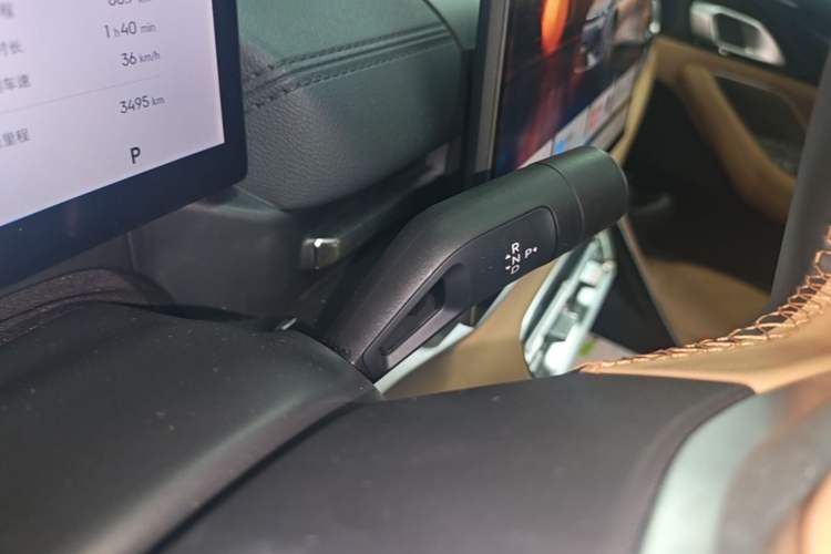 Used Geely Galaxy A7 2025 Model EM-i 150km Starship Edition Gear Lever
