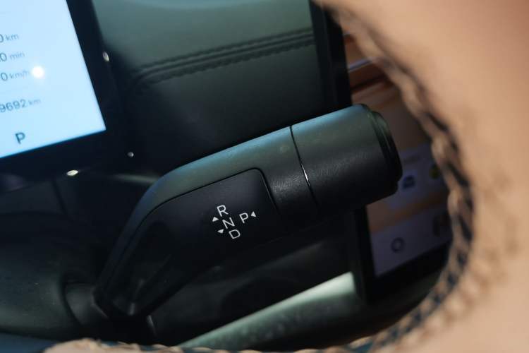 Used Geely Galaxy A7 2025 Model EM-i 150km Starship Edition Gear Lever