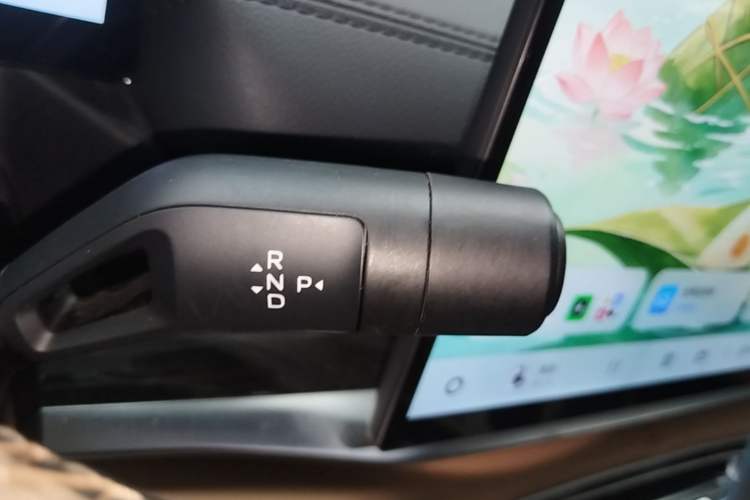 Used Geely Galaxy A7 2025 Model EM-i 150km Starship Edition Gear Lever
