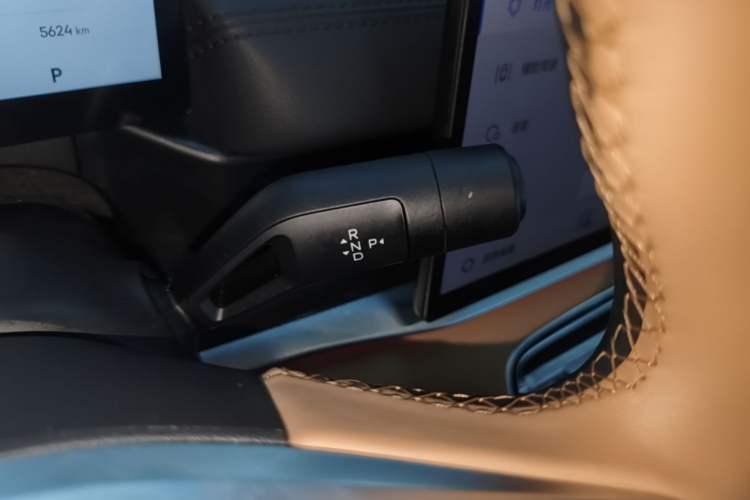 Used Geely Galaxy A7 2025 Model EM-i 150km Starship Edition Gear Lever