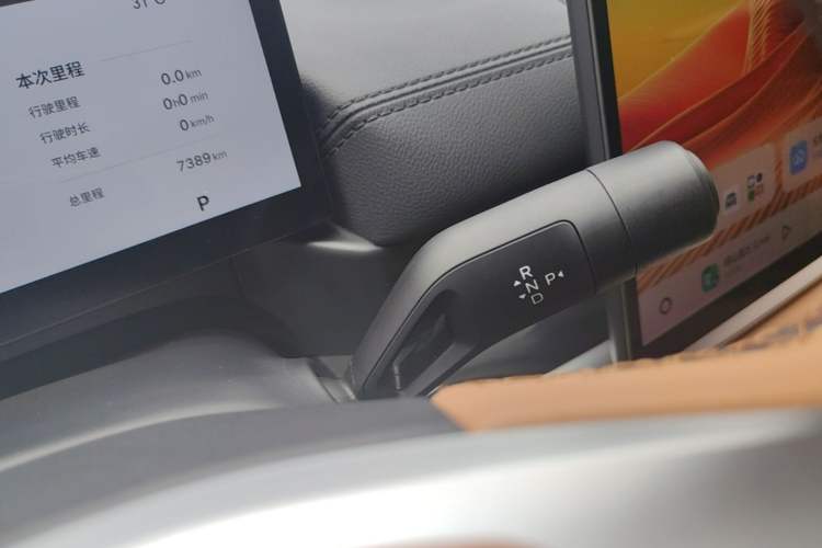 Used Geely Galaxy A7 2025 Model EM-i 150km Starship Edition Gear Lever